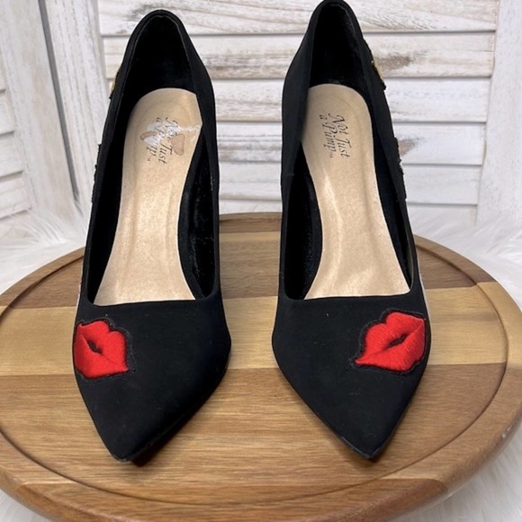 NOT JUST A PUMP l Retro Embroidered Graphic Patch Lips Rainbow Star Pump 8 - Picture 3 of 10